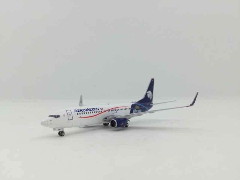 1:400 AeroMexico B737-800
