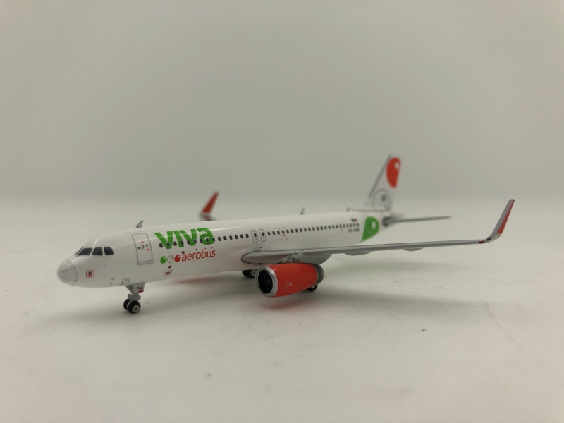 1:400 VivaAerobus A320