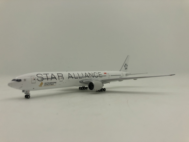 1:400 Singapore Airlines B7 ...