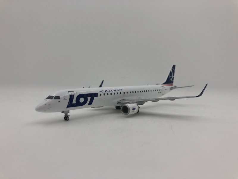 1:200 LOT ERJ-195