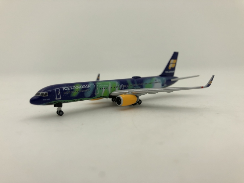 1:500 Iceland Air B757-200