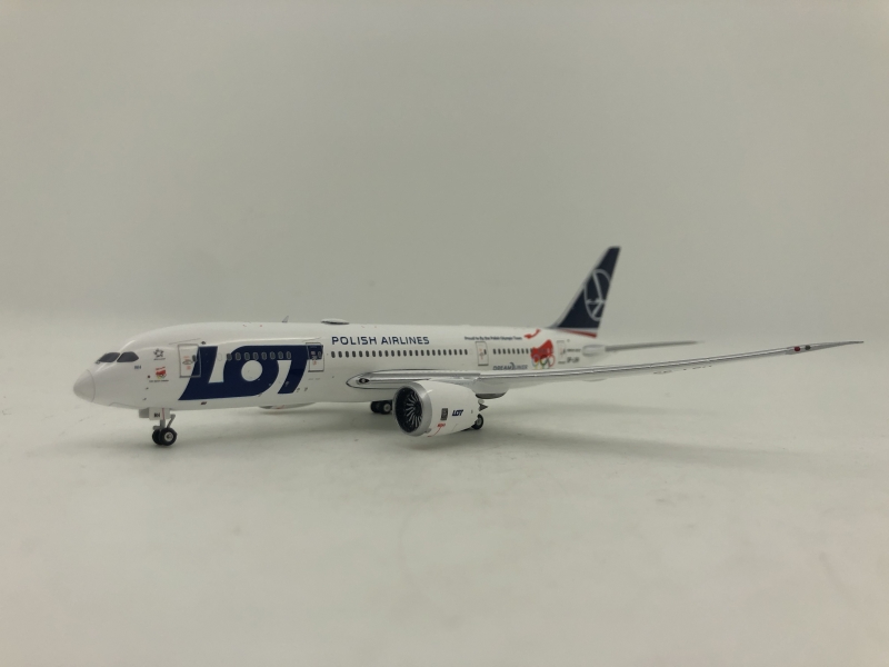1:400 LOT B787-8