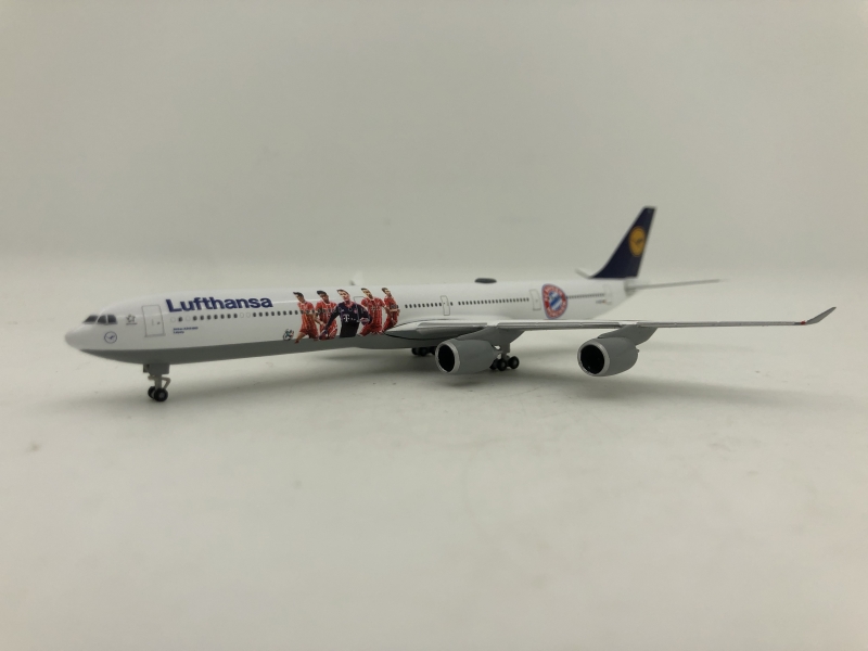 1:500 Lufthansa A340-600