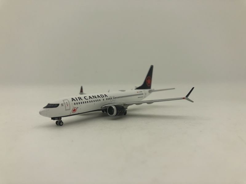 1:400 Air Canada B737 Max 8