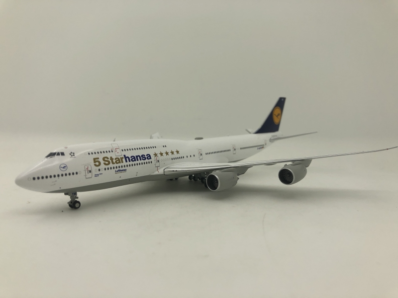 1:400 Lufthansa B747-8i (5  ...