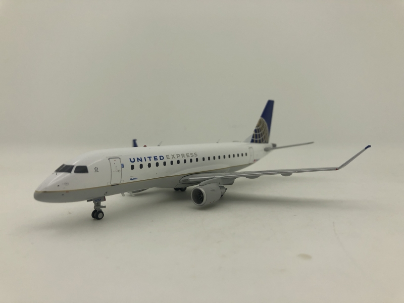 1:200 United Express ERJ-17 ...