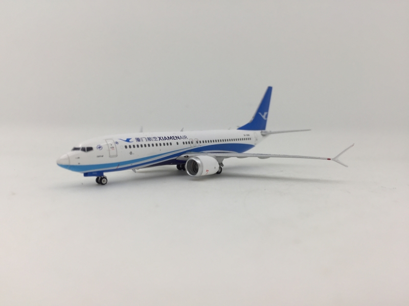 1:400 Xiamen Airlines B737- ...