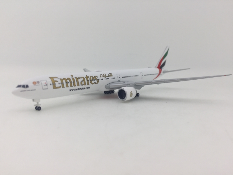 1:500 Emirates B777-300ER ( ...