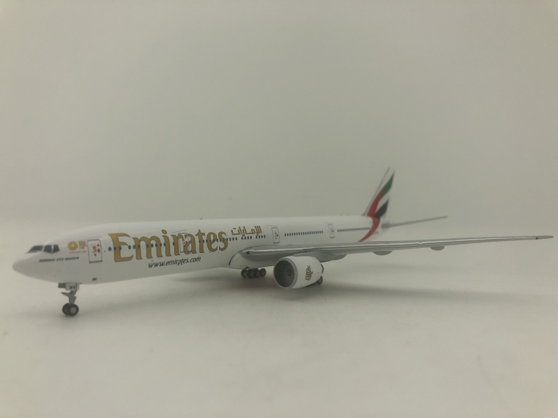1:400 Emirates B777-300ER ( ...