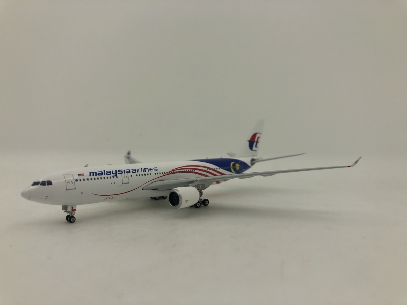 1:400 Malaysia Airlines A33 ...