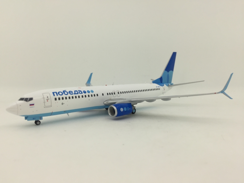 1:200 Pobeda B737-800