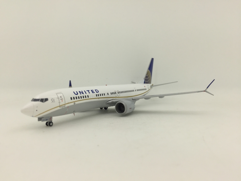 1:200 United Airlines B737  ...