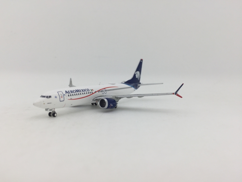1:400 Aero Mexico B 737 Max ...