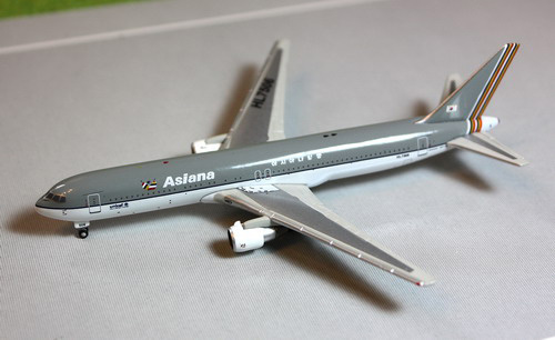 1:500 Asiana Airlines B767- ...