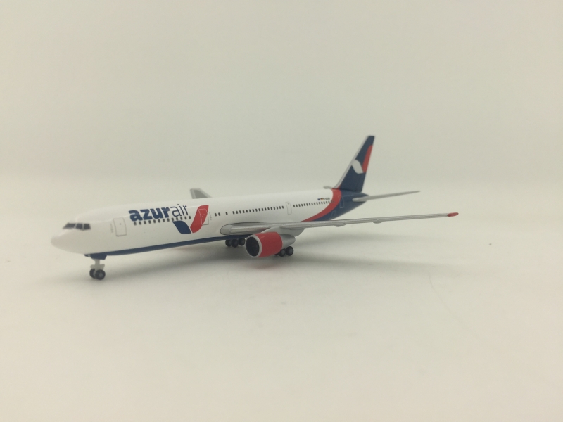 1:500 Azur Air B767-300