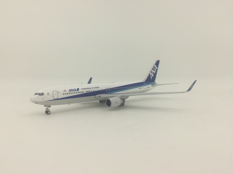1:400 ANA B767-300ER