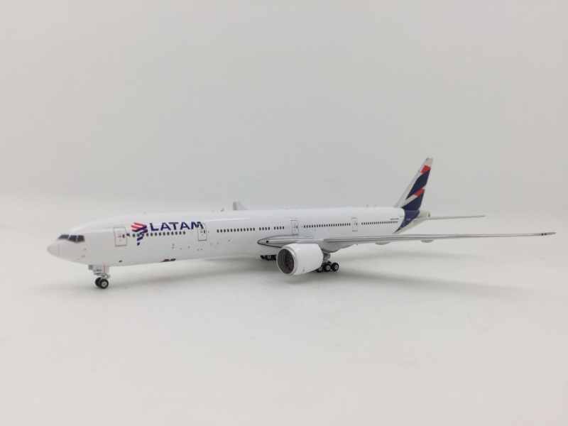 Phoenix 1:400 LATAM Airline ...
