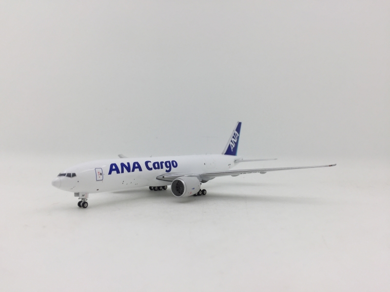 Phoenix 1:400 ANA Cargo B77 ...