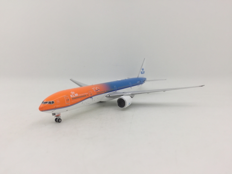 1:400 KLM B777-300ER (Orang ...