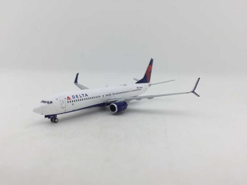 1:400 Delta Airlines B737-9 ...
