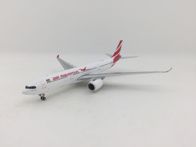 1:400 Air Mauritius A330-90 ...