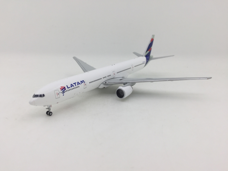 1:400 LATAM Airlines B777-3 ...