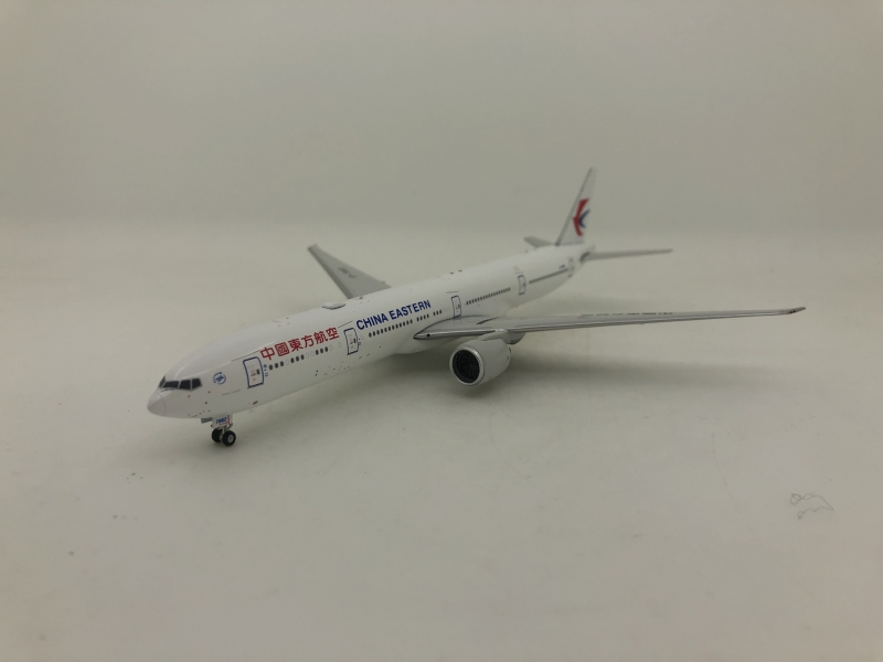 1:400 China Eastern B777-30 ...