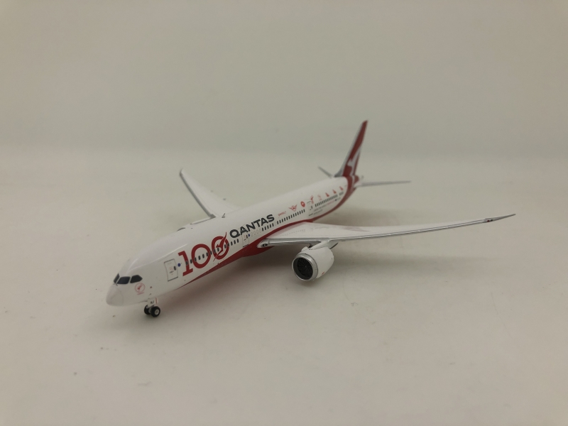 1:400 Qantas B787-9 (100 Ye ...