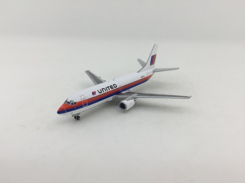 1:400 United Airlines B737- ...