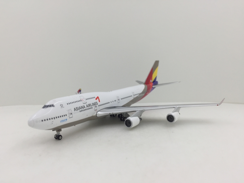1:400 Asiana Airlines B747- ...