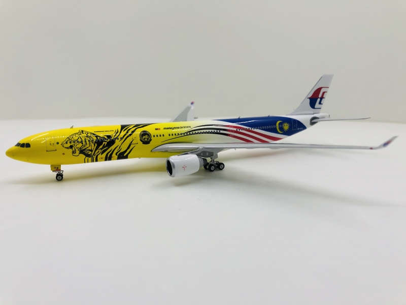 1:400 Malaysia Airlines A33 ...