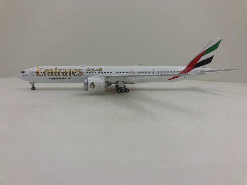 1:400 Emirates B777-9
