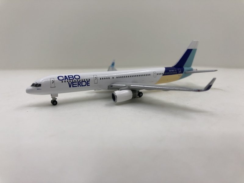 1:500 Cabo Veede Airlines B ...