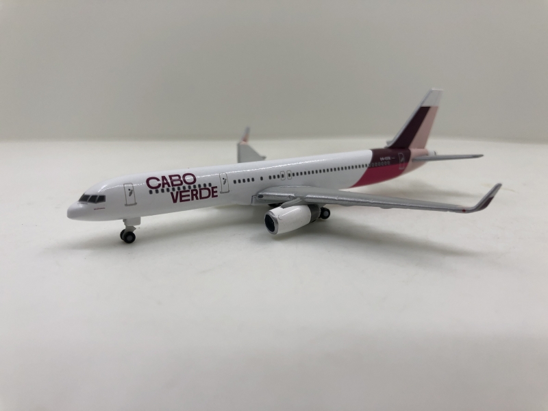 1:500 Cabo Veede Airlines B ...