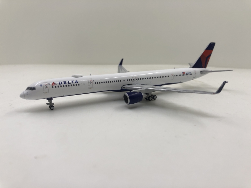 1:400 Delta Air Lines 757-3 ...