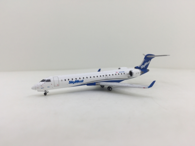 1:400 Skywest Airlines CRJ7 ...
