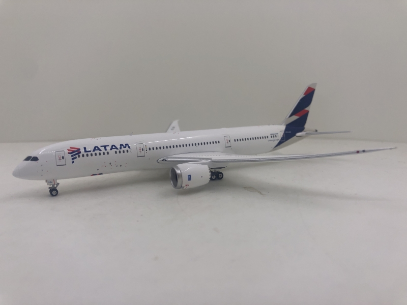 1:400 Latam B787-9