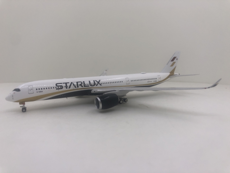 1:400 Starlux Airbus A350-9 ...