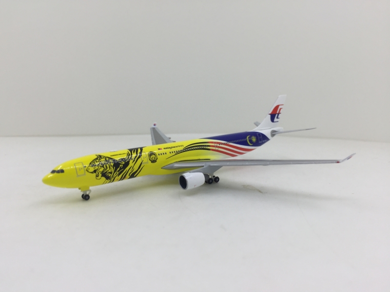 1:500 Malaysia Airlines A33 ...