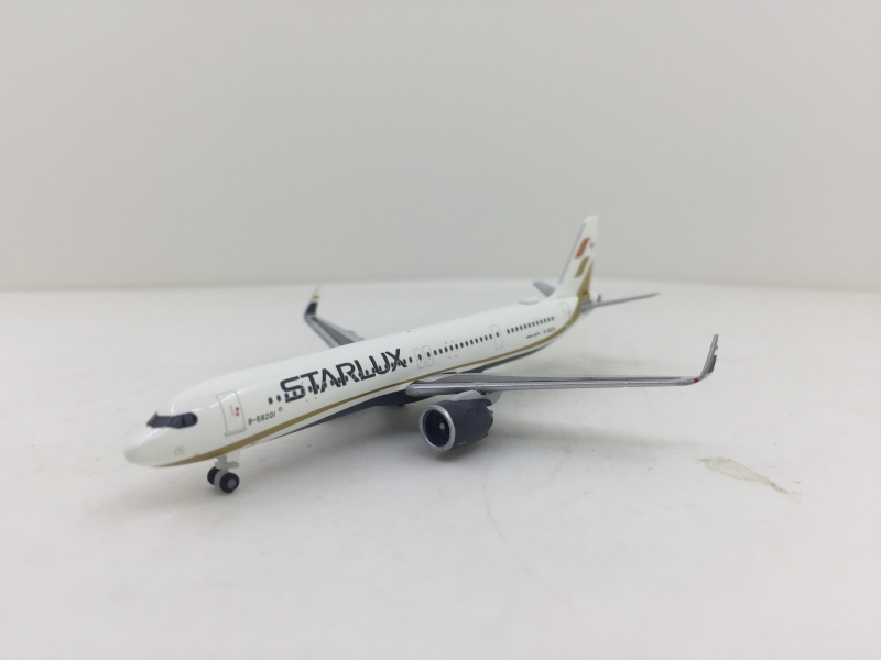 1:500 Starlux Airlines A321 ...