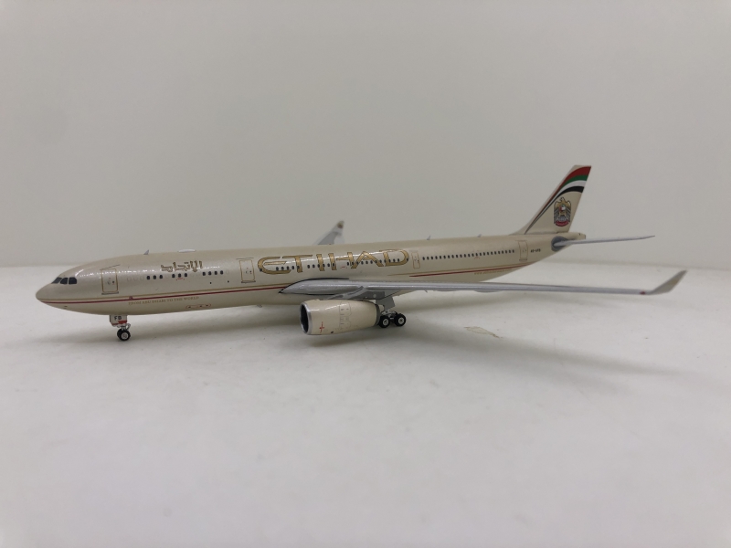 1:400 Etihad Airways A330-3 ...