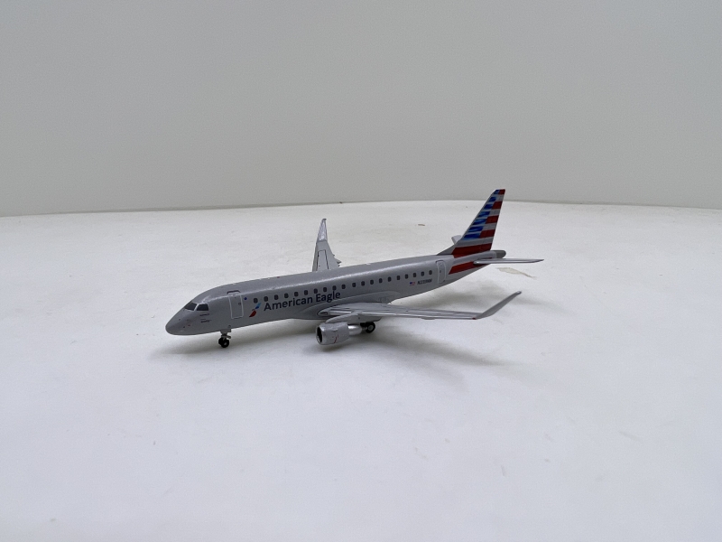 1:400 American Airline E175 ...