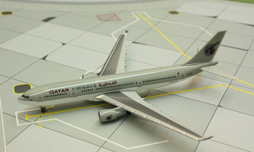 1:500 Qatar Airways A330-20 ...