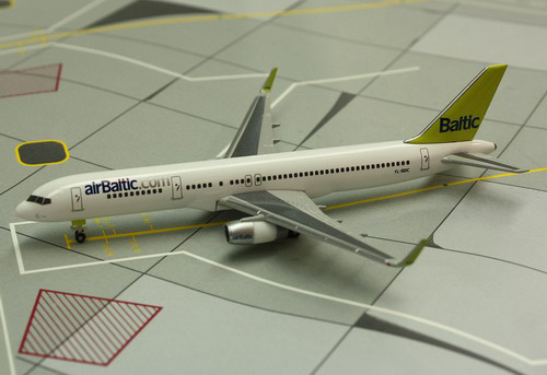 1:500 Air Baltic B757-200
